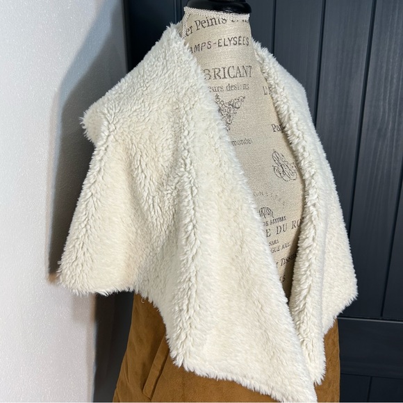 Show Me Your MuMu Sherpa Vest - Picture 2 of 8